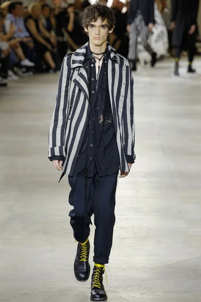 Look 26